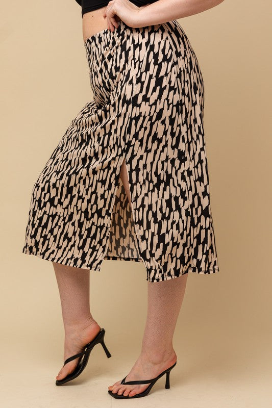 Women's plus size skirt with side slit